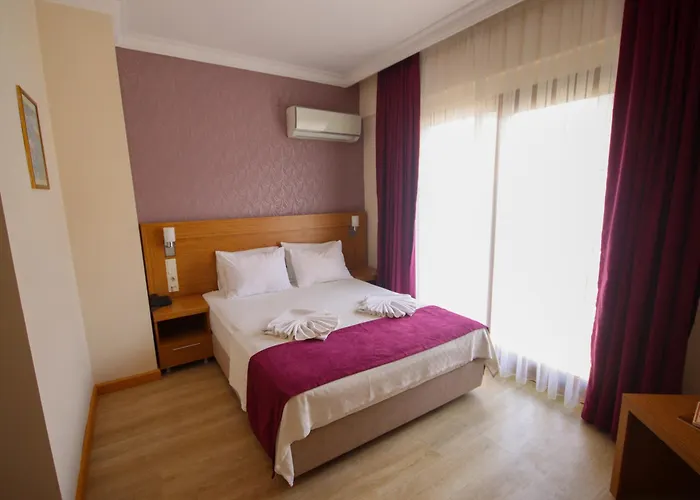 Otel Siriusmi Çeşme